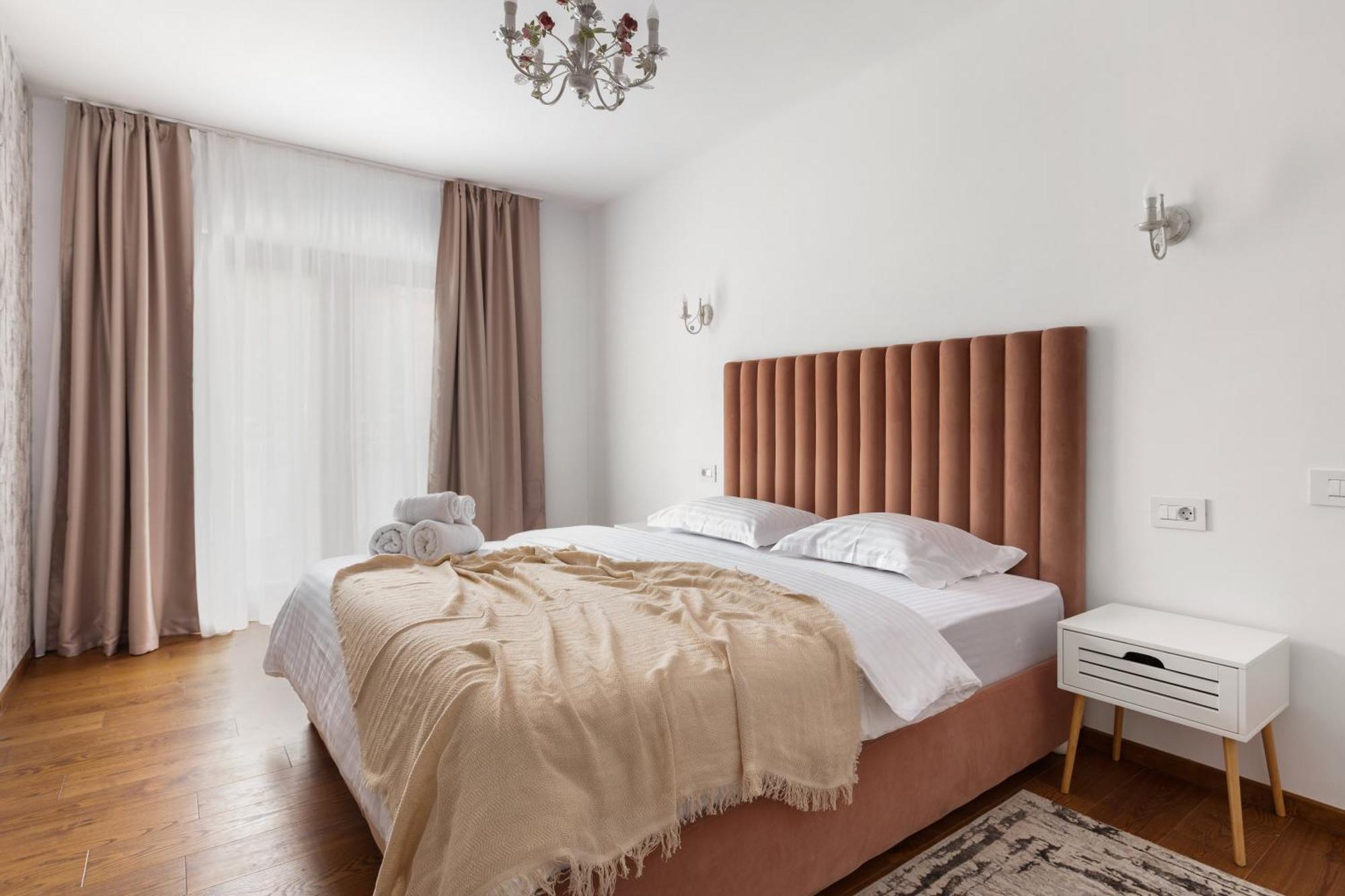 Peak Aparthotel - Old Town - By Cityhost Brașov Exterior foto