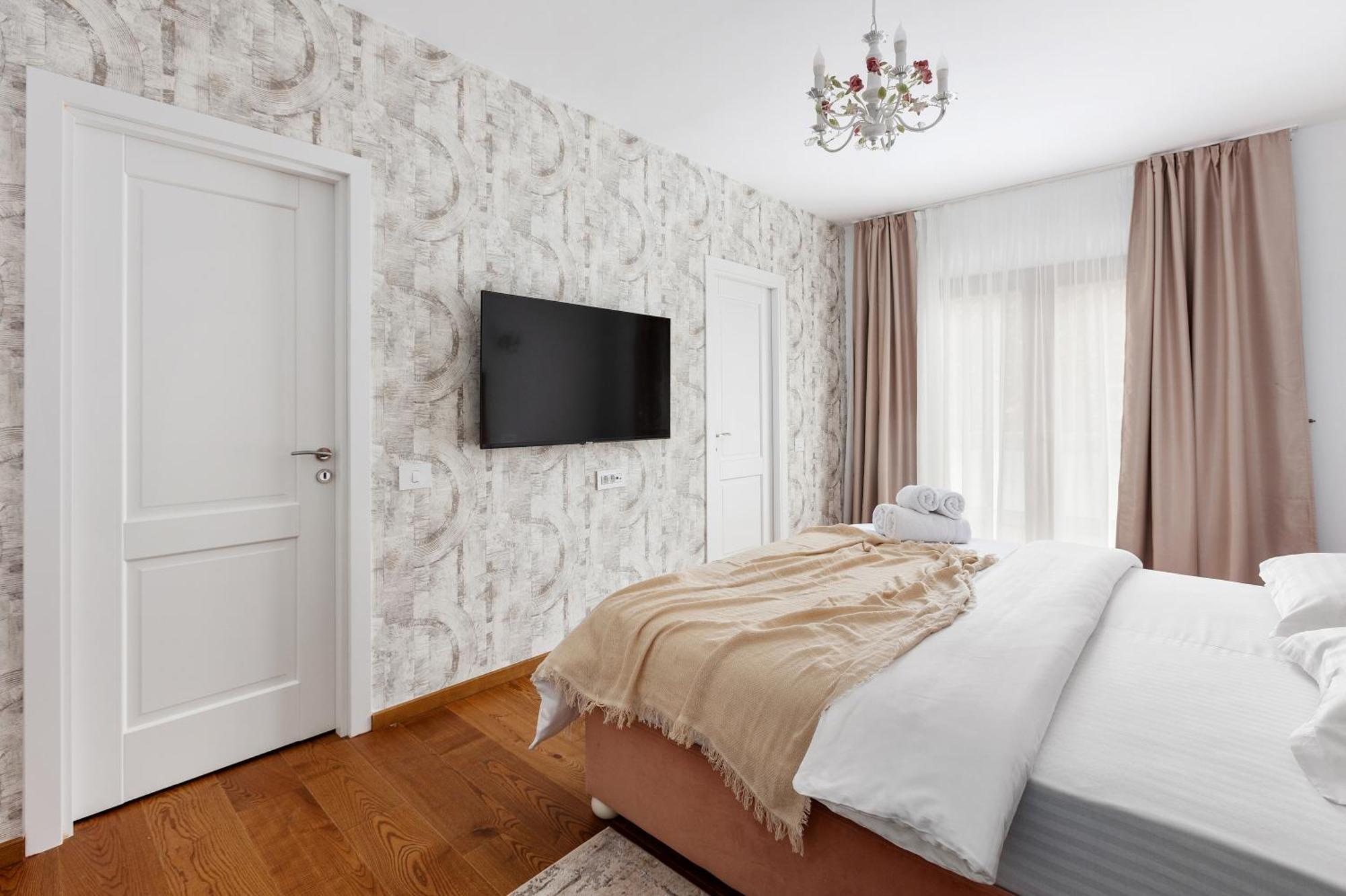 Peak Aparthotel - Old Town - By Cityhost Brașov Exterior foto
