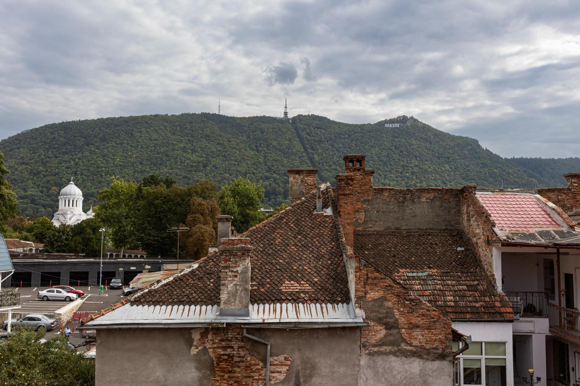 Peak Aparthotel - Old Town - By Cityhost Brașov Exterior foto