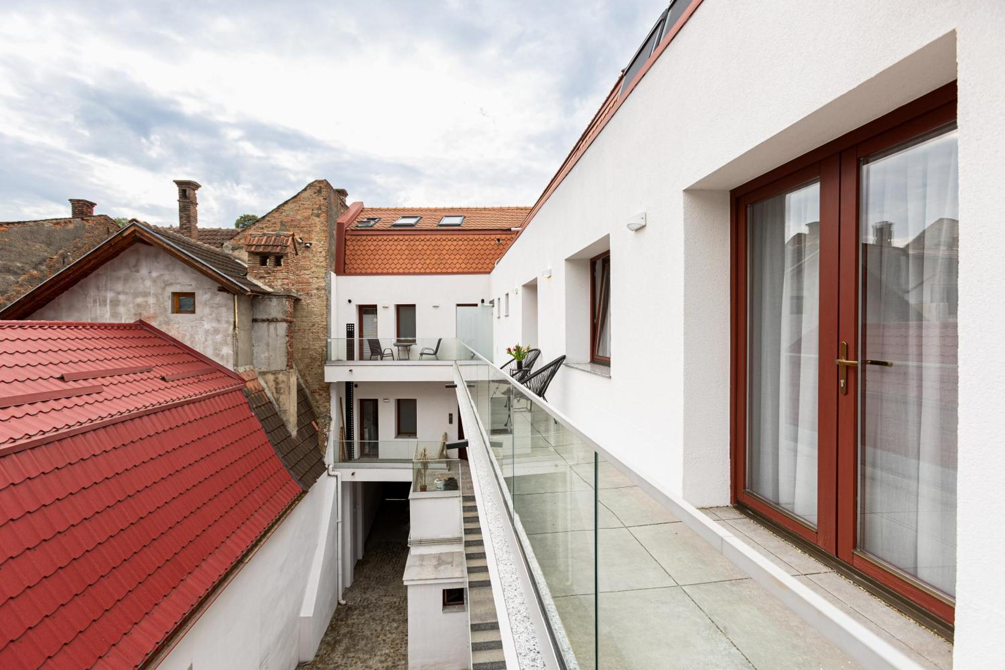 Peak Aparthotel - Old Town - By Cityhost Brașov Exterior foto